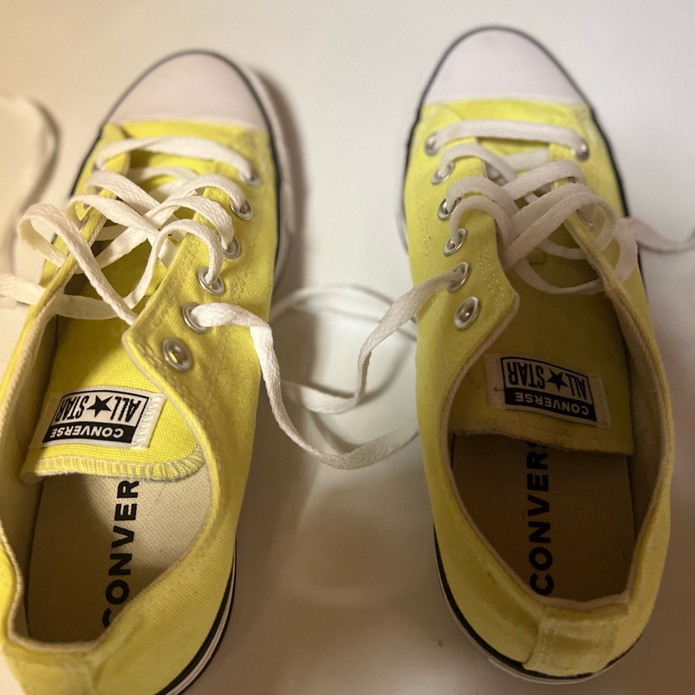 Converse Womens size 9/men 7